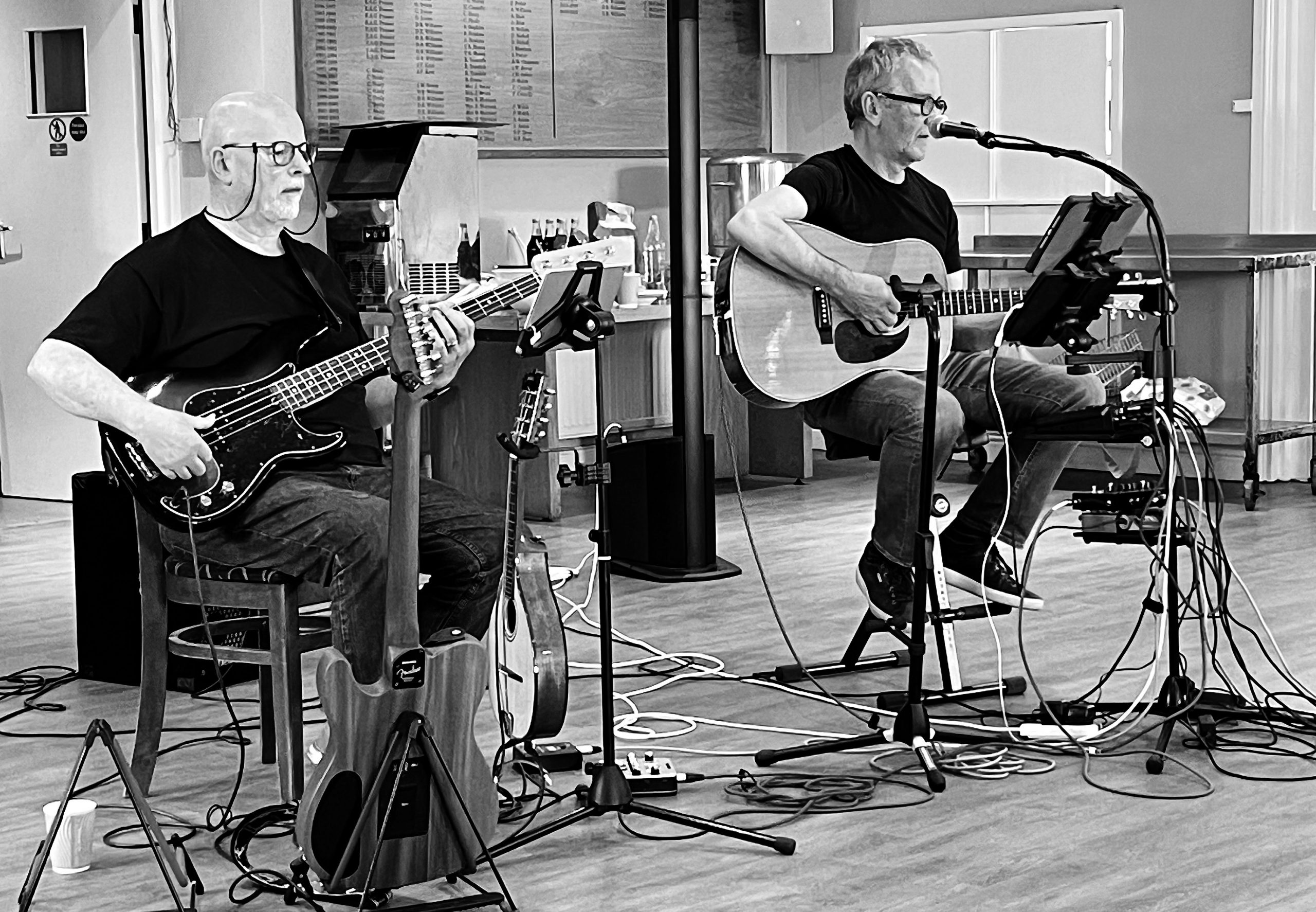 Horizon playing at Ray Collins' charity lunch, Grove Wantage